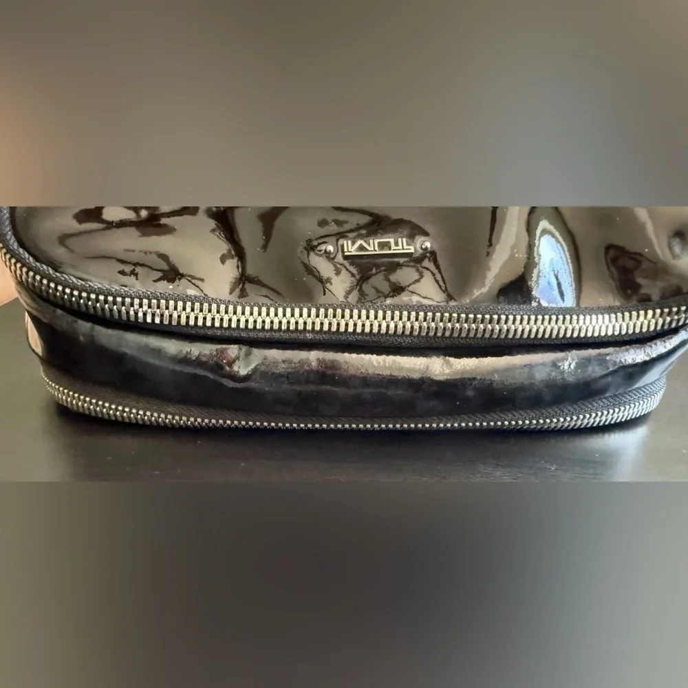 Tumi Cosmetic Travel Toiletries Pouch Case Patent leather